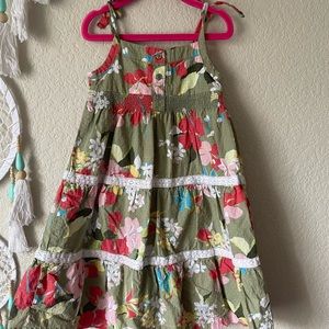 Beautifully made girl’s Hula dress size 2t.
